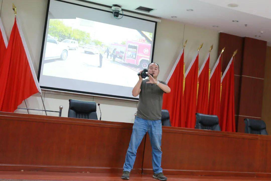 “充电蓄能”!淮北消防举行全市消防救援队伍宣传报道员培训班-ag亚娱官网(图7)
“充电蓄能”!淮北消防举行全市消防救援队伍宣传报道员培训班-ag亚娱官网(图7)