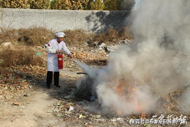 ag亚娱官网:
少一份荣幸多一份宁静 石家庄市暮年养护院开展“119消防日”运动(图6) ag亚娱官网:
少一份荣幸多一份宁静 石家庄市暮年养护院开展“119消防日”运动(图6)