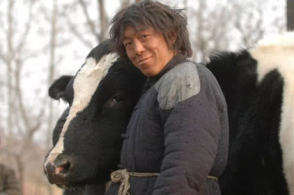 AG亚娱集团官方_皮卡车坠入深涧 永仁消防紧急救援