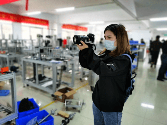 今天是第21个记者节 高新区(江海区)祝所有新闻媒体事情者节日快乐!‘AG亚娱集团’(图40)
今天是第21个记者节 高新区(江海区)祝所有新闻媒体事情者节日快乐!‘AG亚娱集团’(图40)