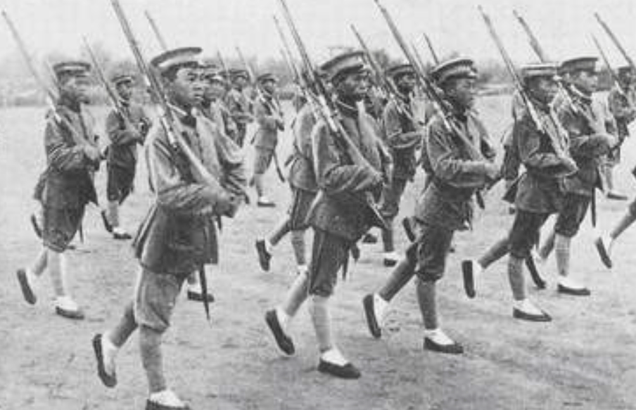 ag亚娱官网|
张作霖的奉系队伍战斗力很强 他们的体例、军衔制度是什么？(图4)