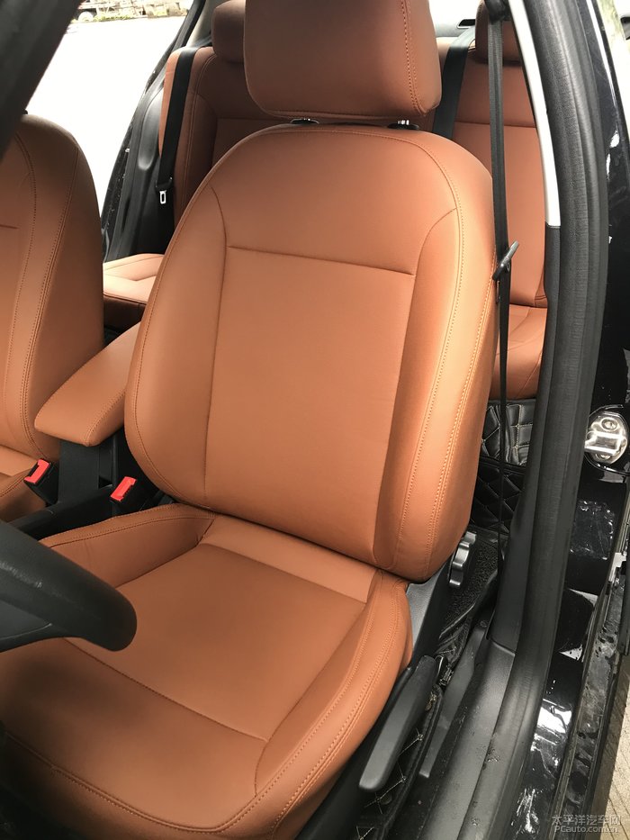 AG亚娱集团官方：轿车撞向隔离带一人被困 乌海消防成功处置