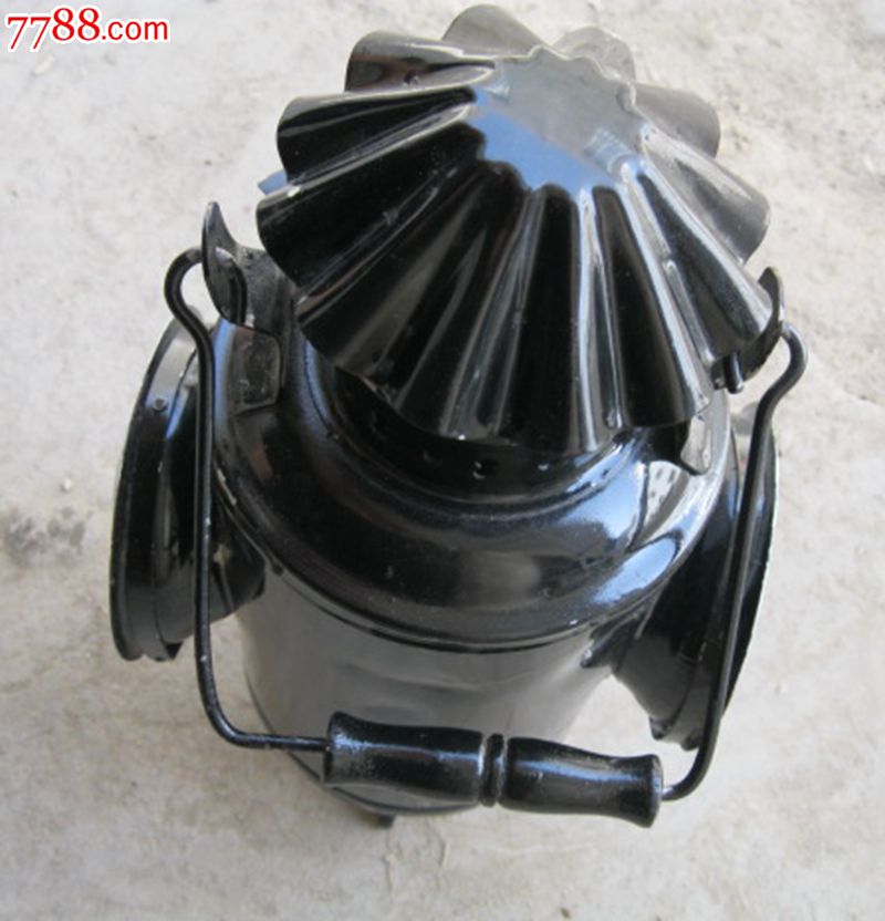 “AG亚娱集团”玉米杆大量起火情况危急 消防官兵化险为夷