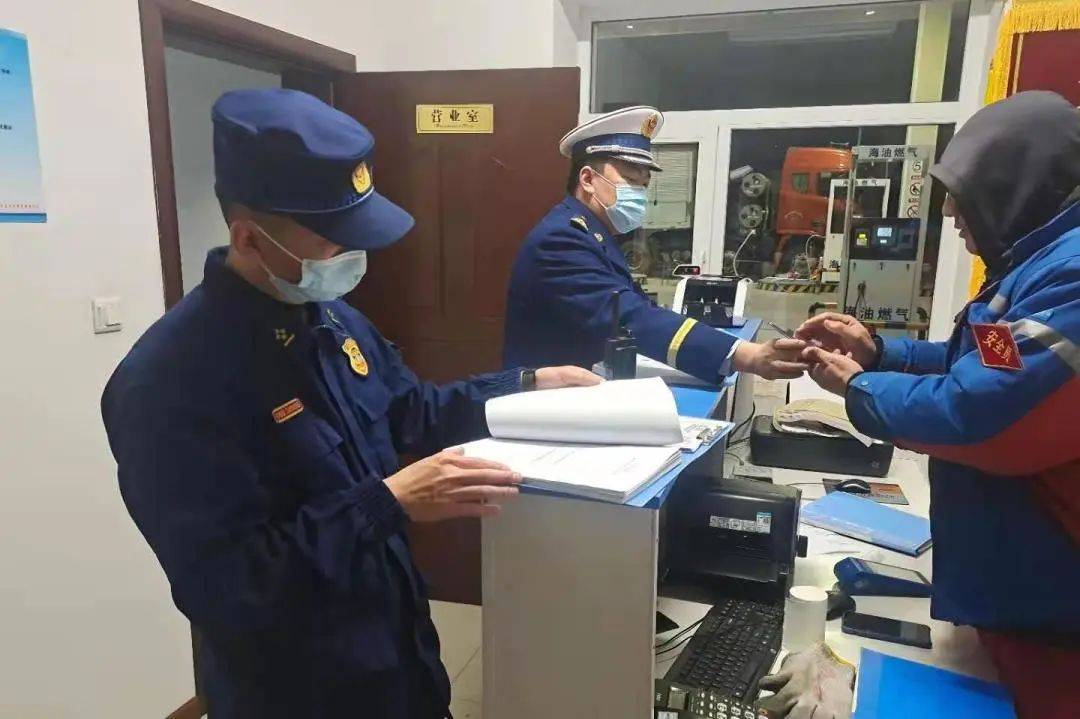 高新开发区消防救援大队组织开展消防宁静夜查行动【AG亚娱集团官方】(图3)
高新开发区消防救援大队组织开展消防宁静夜查行动【AG亚娱集团官方】(图3)