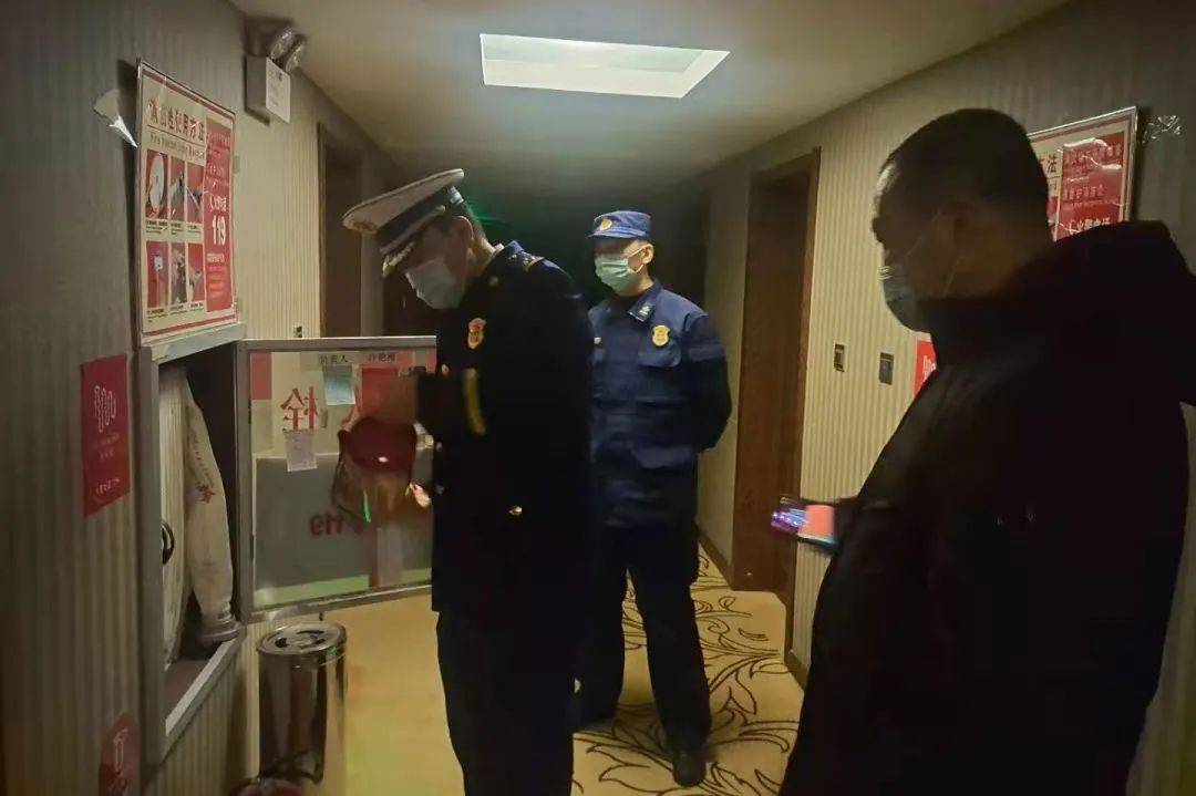 高新开发区消防救援大队组织开展消防宁静夜查行动【AG亚娱集团官方】(图4)
高新开发区消防救援大队组织开展消防宁静夜查行动【AG亚娱集团官方】(图4)