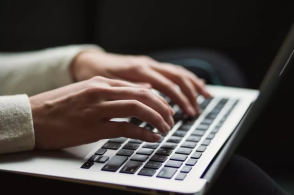 AG亚娱集团官方|「战时政治建警」湘阴县公安局城南派出所抓获三名吸毒人员(图2) ag亚娱官网